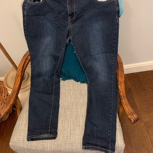 Old Navy sz18 Rockstar Skinny jeans. Mid-blue rinse. Normal wear. Lost weight…